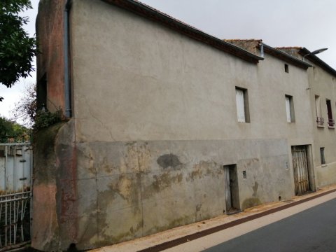 Démolition d'une maison ancienne à Gimeaux 